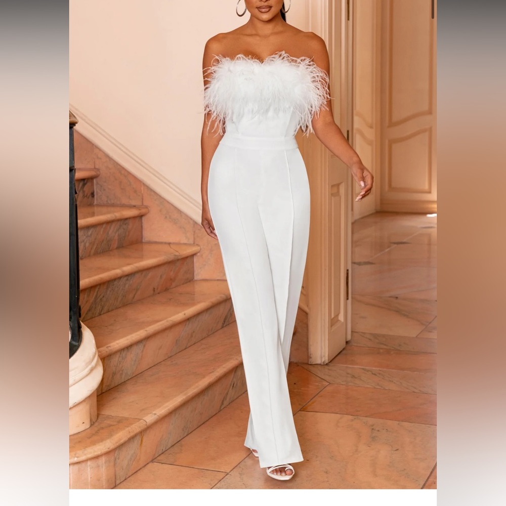 White classic jumpsuit with feathers